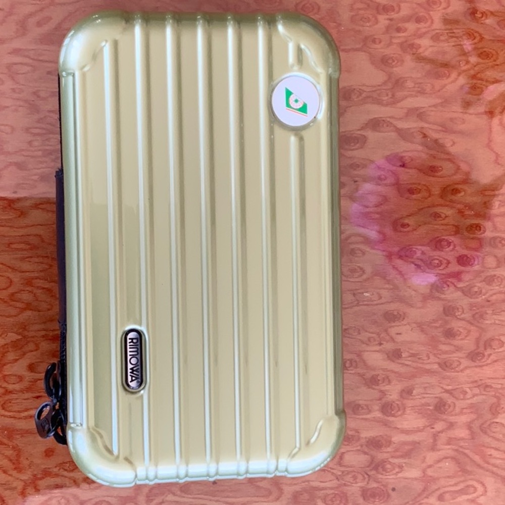 Beautiful Rimowa Travel Case - Metallic Light Green